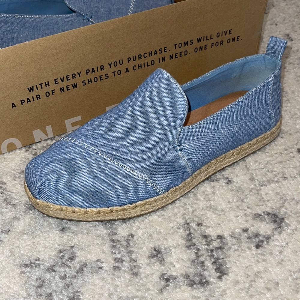 Blue toms. Never worn. Still in box. Side 8.5. Perfect for spring